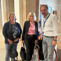Petitionsübergabe an Ruth Waldmann, MdL und Doris Rauscher, MdL